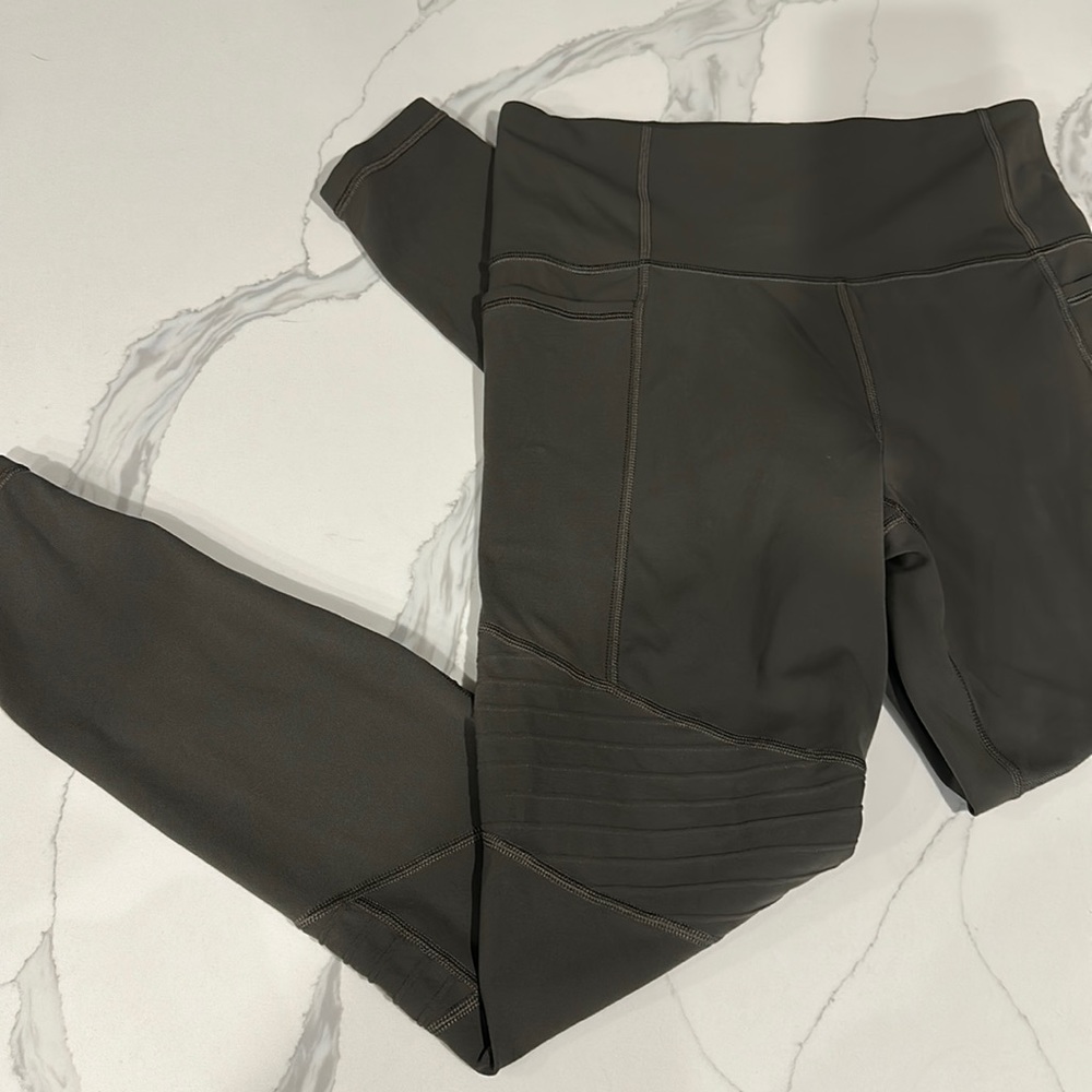 ATHLETA Moto Leggings Olive Green Pockets Small